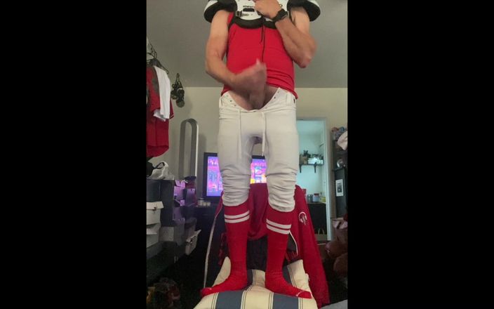 JockDad87: Fotboll Stud Jockdad87 skjuter en stor massa sperma i hans...