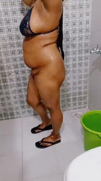 Bagian - 3 video seks saudara tiriku lagi mandi sambil caling sama temanku