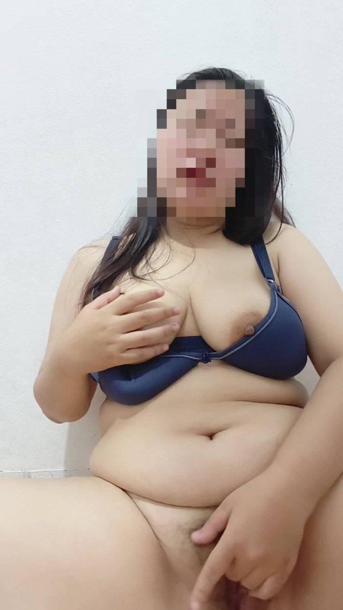 Vaginabig88: Panggilan Video Call Dari Tante Lulu Cantik