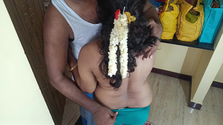 Palani69: Une demi-sœur révèle sa jolie structure pour son charmant demi-frère