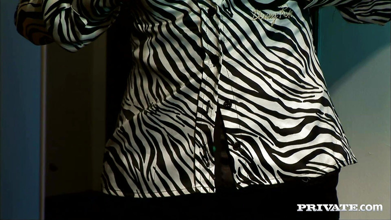 Private.com: 私人安吉拉和斯特拉让她们的熟女上床