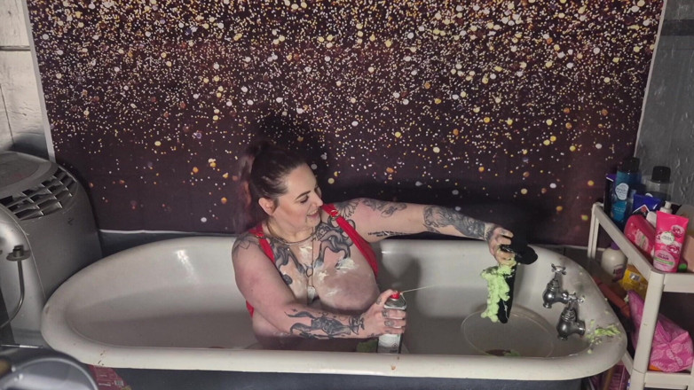 Bambi_beauty1: Cream and Gunge Fun!