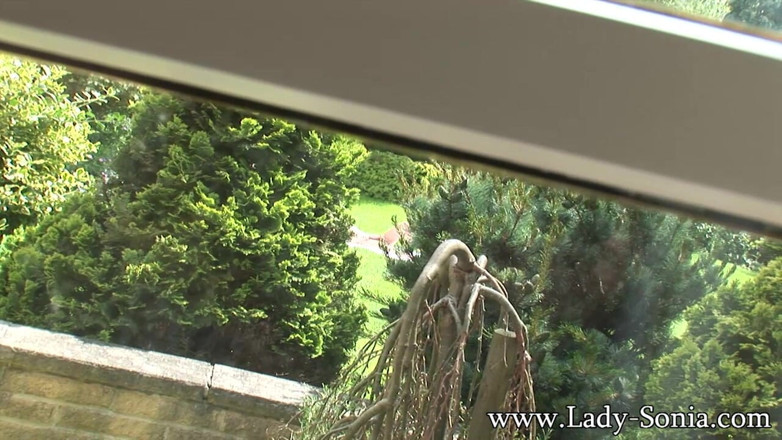 Lady Sonia: Il peeker e la casalinga nuda