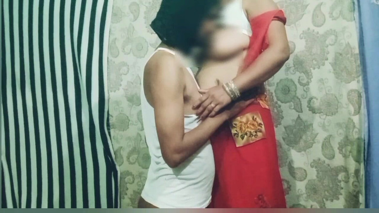 BendableFog5: 火辣小嫂的大奶喝并被干