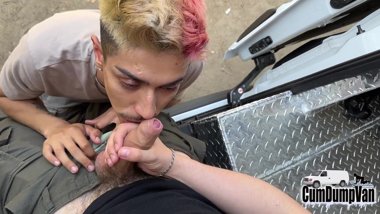 Cum Dump Van: Público Atrapado Chupando Gran Polla Mamando Leche