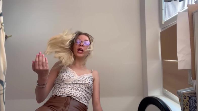 Goddess_Bella_Rae: 摧残你的蛋蛋角色扮演
