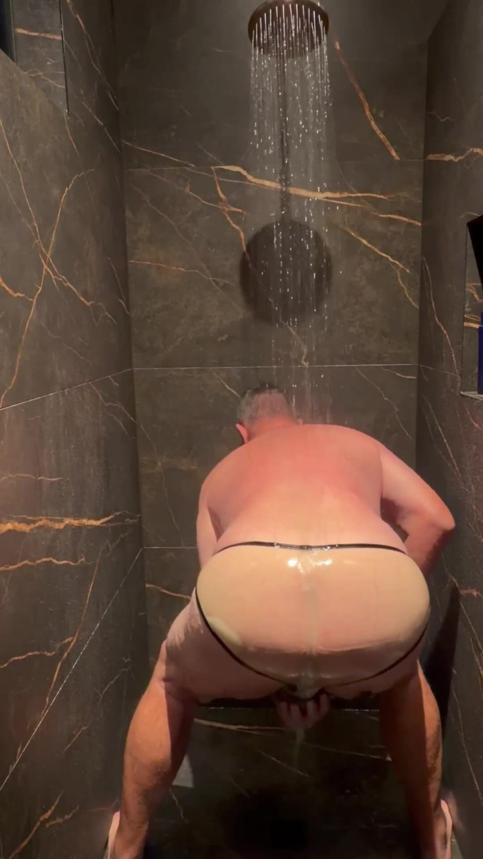 GottaLuvBB: Duşta bazı dolgun kıyafetler