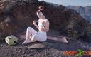 Sheryl X: Rödhårig kikade i bergen efter yogaträning