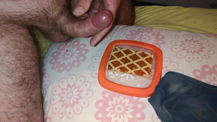 Cicci77: Cums on the tart to eat for breakfast