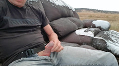 Lapetus: Pișare și ejaculare pe o canapea abandonată