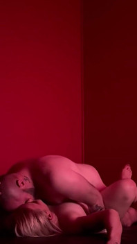Clyde Bonie Im Pornokino Blasen Tief w Den Hals Fingern Von Hinten Misjonarz Stellung Wielokrotne orgazm Gemeinsamer Orgazm