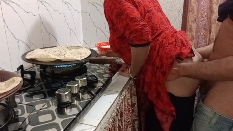 QueenbeautyQB: Indyjska macocha seks wideo w kuchni