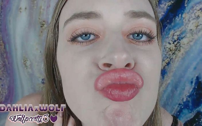 Dahlia Wolf: Pov menciummu dengan bibir besar