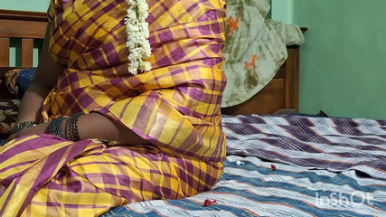 Mirchi jodies: Une femme au foyer tamoule en sari baise avec son...