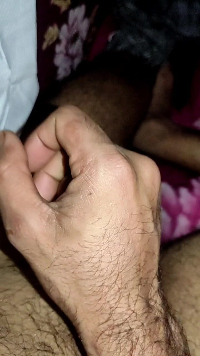 mr_rohit_69: 솔로로 자위하는 인도 소년