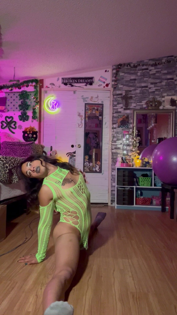 TSJade95: 泣くと綺麗 官能的な裸のダンス