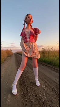 Sexy Teen Elza Kom Dance Oktoberfest