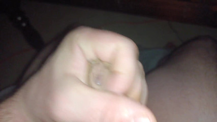 Uhri: Masturbation et grosse éjaculation