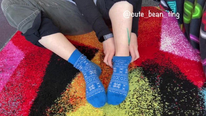 Alice Bean: Bean tira suas meias