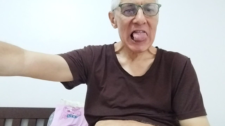 Big uncut hard cock: Lưỡi cho thấy đụ con cu to của tôi