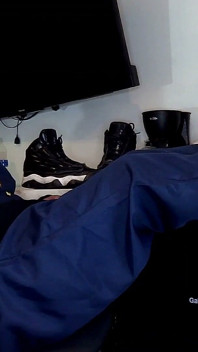 Podivná latina cop wantz černý násilník stříká na nohy