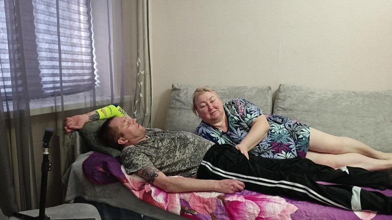 Zona901: Buurvrouw doet een diepe pijpbeurt om een portie heet sperma...