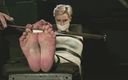 RF studio: Bastinado en voet kwelling voor Astrid in mummificatie