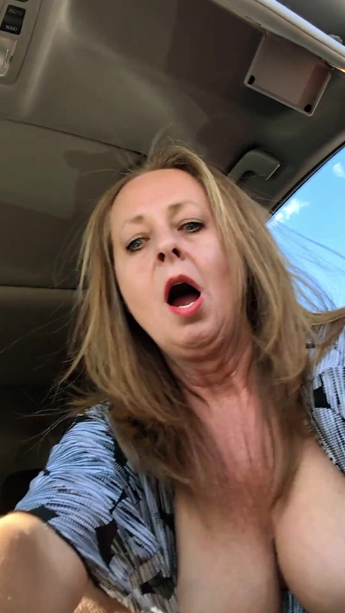 Little Linda: A milf mais gostosa de todos os tempos - mastertação no...