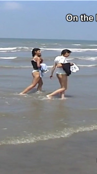 Marcela ve Maruscha ile sahne arkası Groede Zeeland'da (Hollanda) plajda