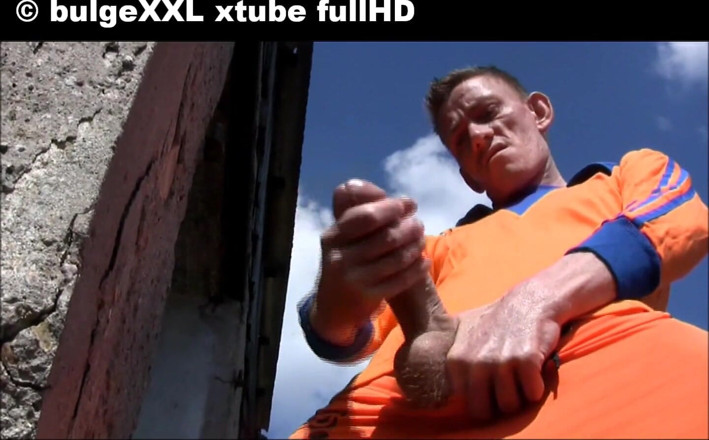 BulgeXXL: Spettacolo all'aperto sborrata grosso cazzo