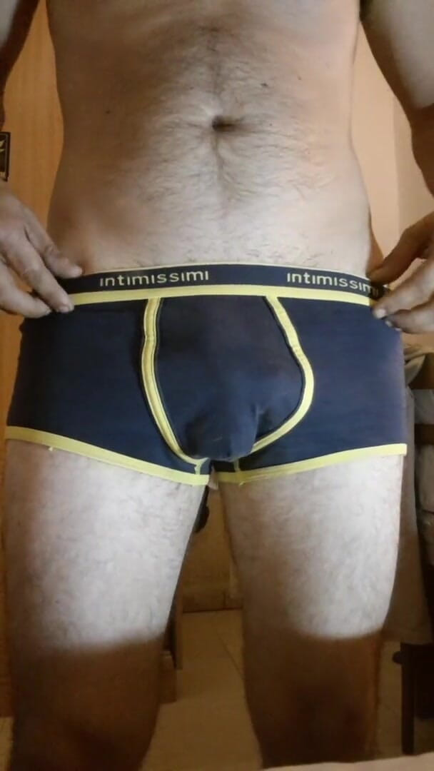 A large Portuguese dick: Dolů po boxerech