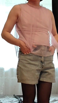 Femboy monta y se masturba