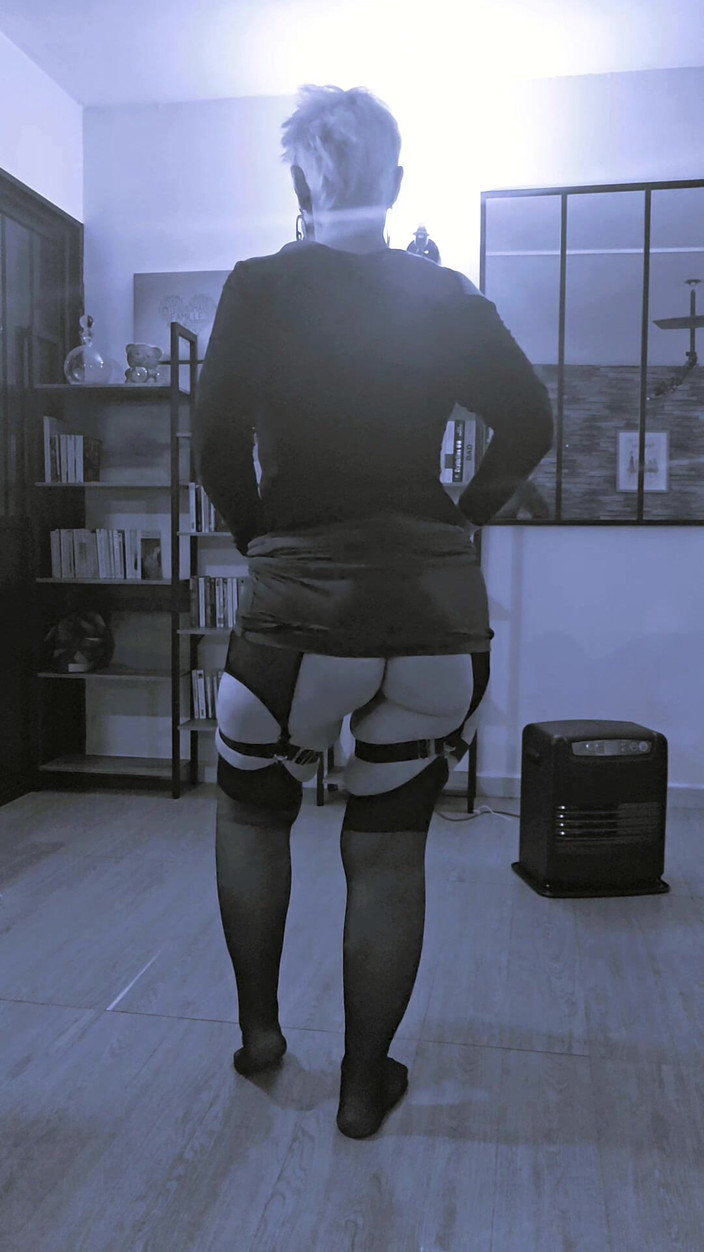 Sofy13: Моя велика сексуальна дупа чекає на тебе