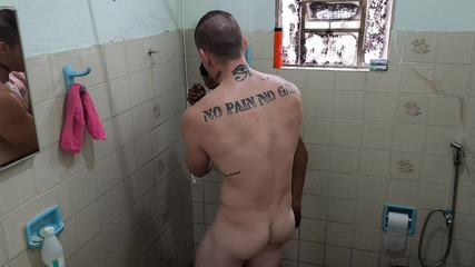 carmonaoficial: Üvey erkek kardeşle banyo