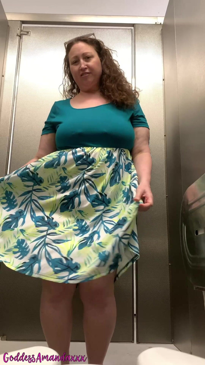 Goddess Amanda: Fat Pussy Peeing in Public Toilets
