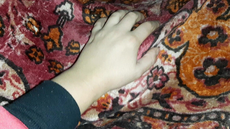 Lesbian-candys: Moje přítelkyně mě probudila s Lízáním ve stanu o halloweenské...