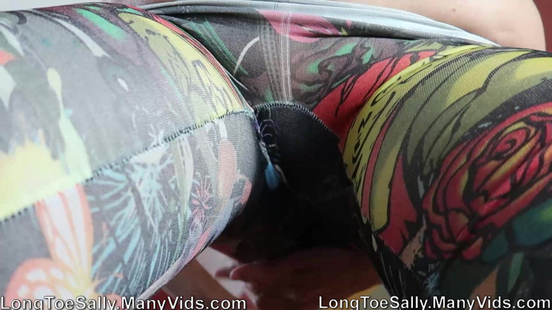 Long Toe Sally Big Buns: Squishies - legginsy