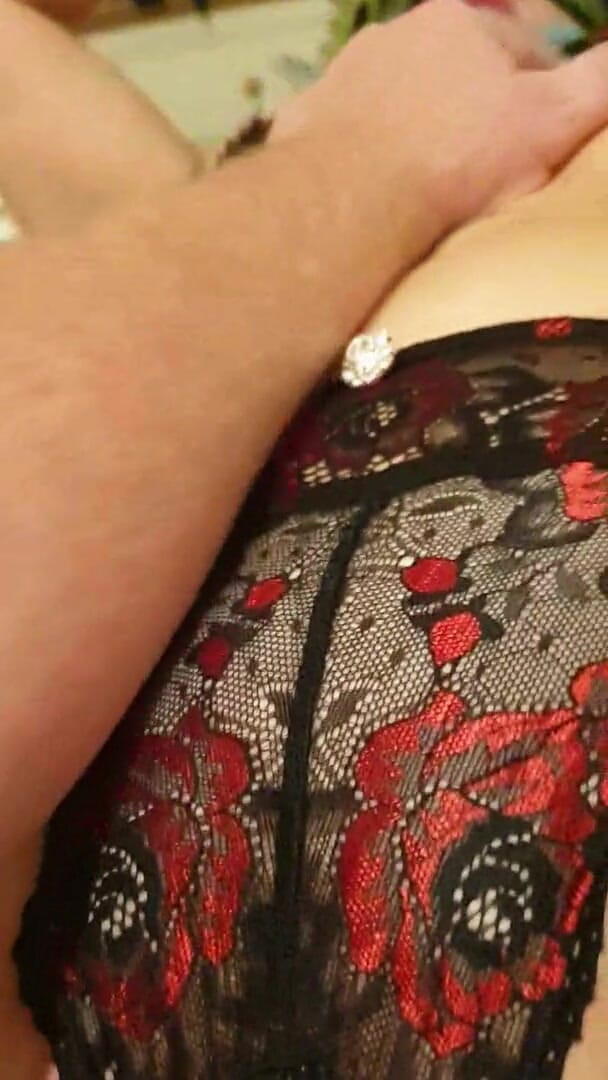 Porn4you413: Infilando dildo, È tutta sborrata su una testa