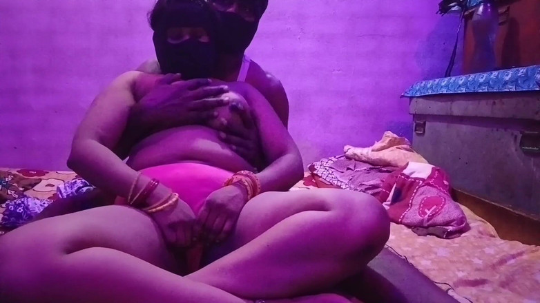 Starling: Pareja romántica hace sexo oral