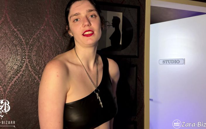 Zara Bizarr: Писсинг в туалете