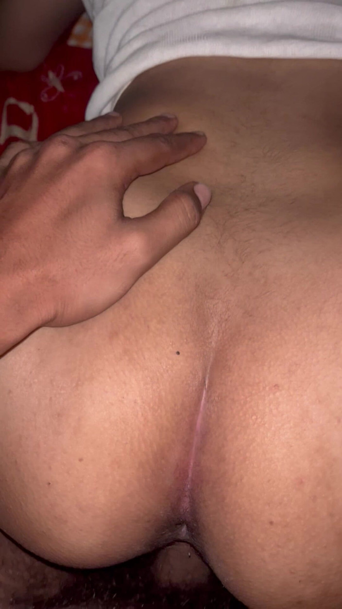 Rishi: 印度青少年女大学生以狗式为房东付钱