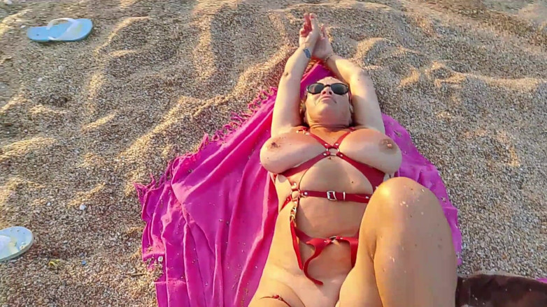 Crazyfamily 1970: Sexo Familiar En La Playa Con El Hijastro.
