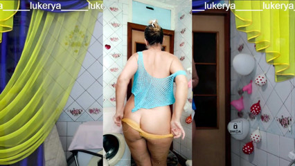 Lukerya: Allegro lukerya, come al solito, è impegnata nella pulizia erotica in...