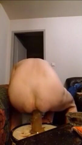 Charlotin: Gay man uses butt plug and dildo