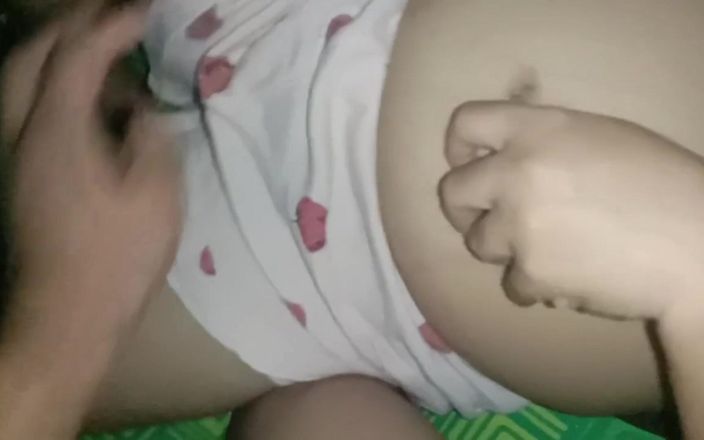 Chubbyme Pinay: We werden bijna betrapt op neuken in mijn kamer, dus...