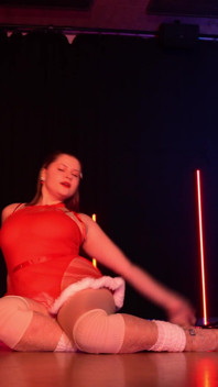 Provocación Navideña Con Curvas - Baile De Tacones De Santa Bebé