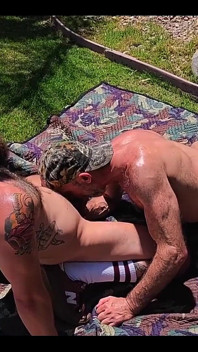 Baise au bord de la piscine