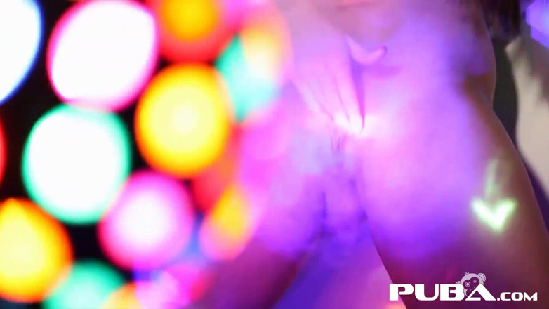 PUBA Solo: Awek bola disko bertetek besar seksi Alison Tyler