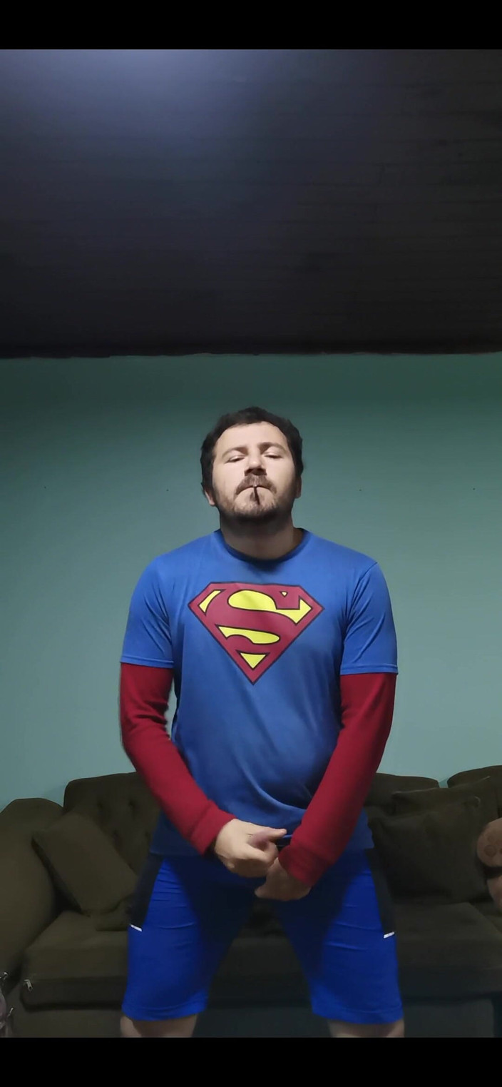 Rokkuman: Super-homem muito quente