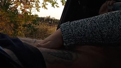 Zona901: Meine frau wichst meinen schwanz im auto in der natur...